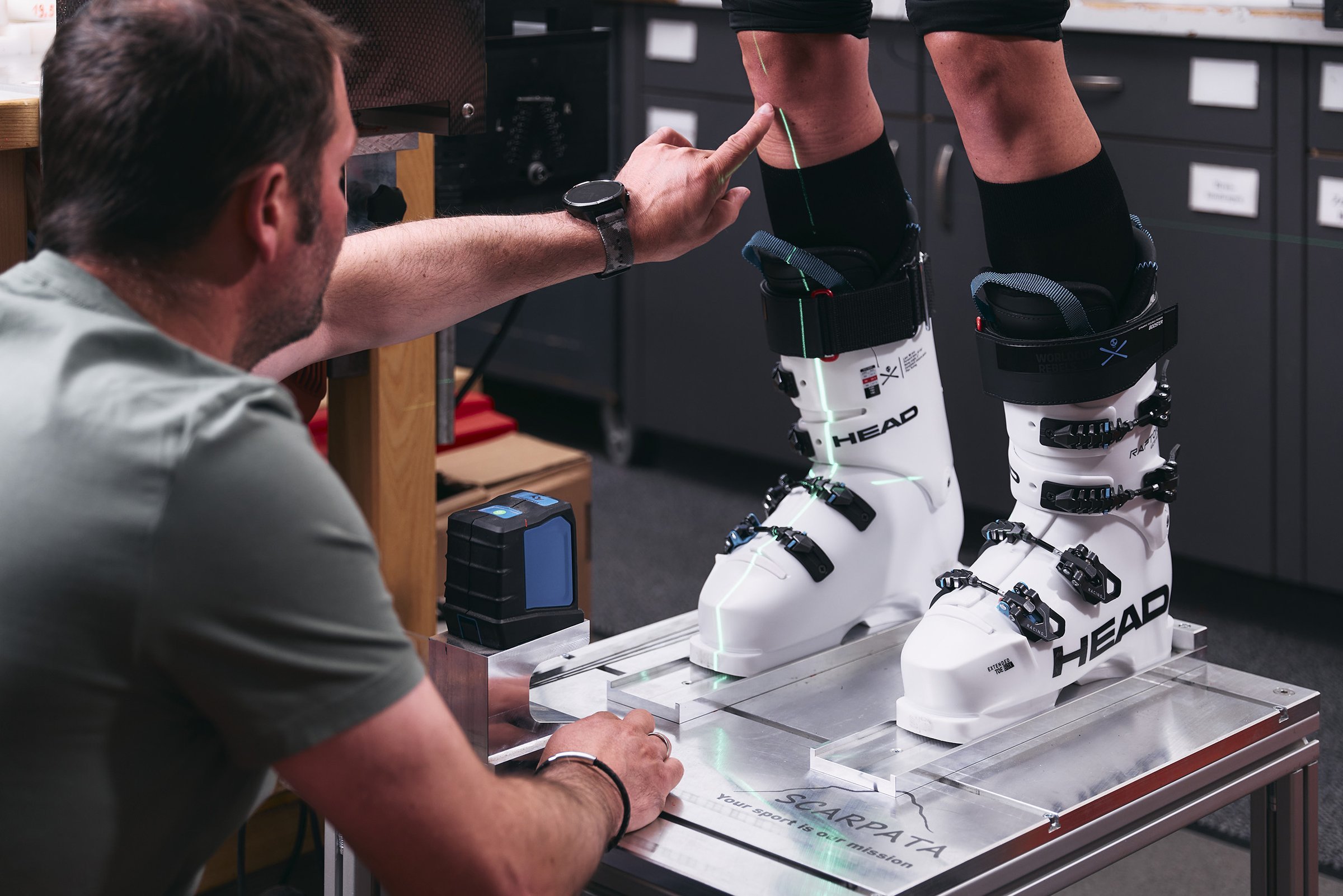 aw_intersport_bootfitting_l1150699.jpg__2400x0_q85_subsampling-2_upscale.jpg