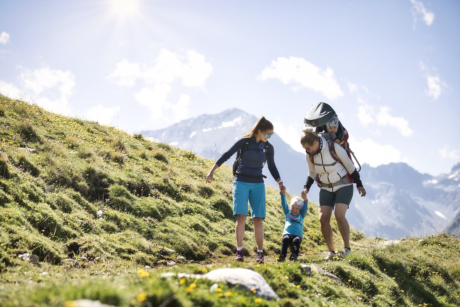 Wandern_Familie_Rendl_Sommer © TVB St. Anton am Arlberg_Patrick Bätz (073).jpg