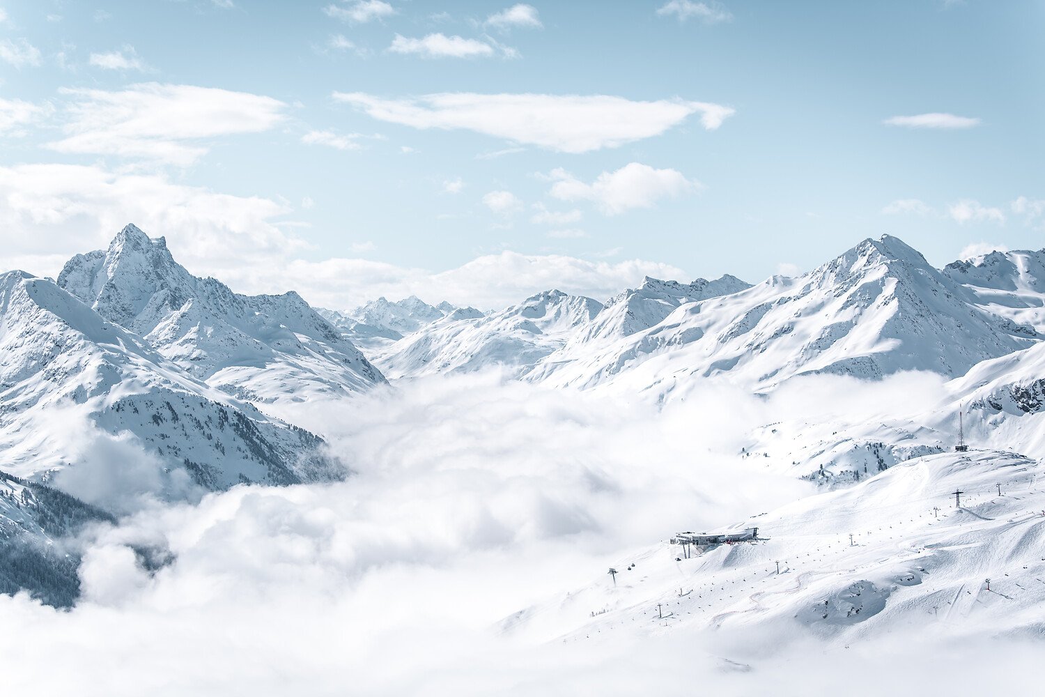 Bergpanorama über St. Anton am Arlberg.jpg